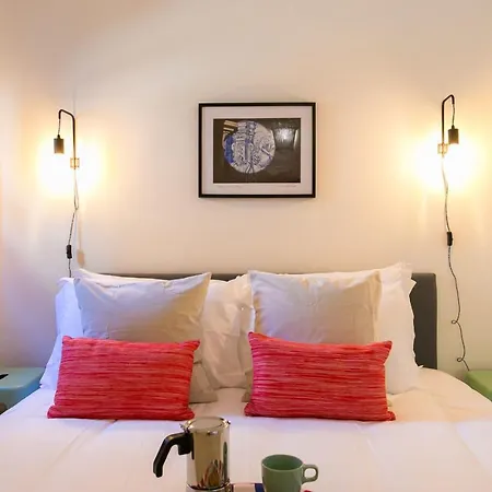 Sunlit Photographers 1bedroom In Alcantara Lisbon