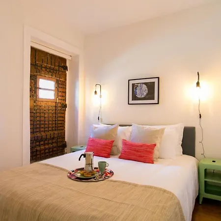 Sunlit Photographers 1bedroom In Alcantara Apartment